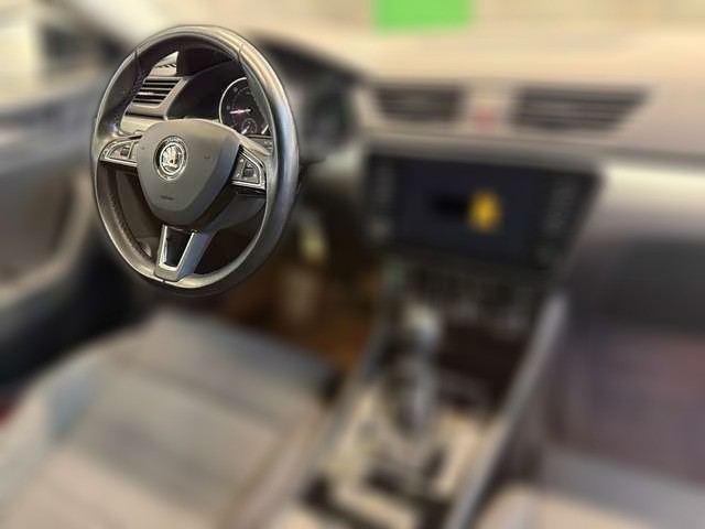 Skoda Superb Combi Ambition DSG BI-XENON NAVI AHK 1.Hd