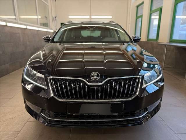 Skoda Superb Combi Ambition DSG BI-XENON NAVI AHK 1.Hd