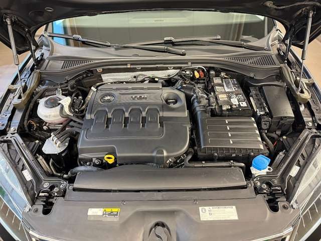 Skoda Superb Combi Ambition DSG BI-XENON NAVI AHK 1.Hd