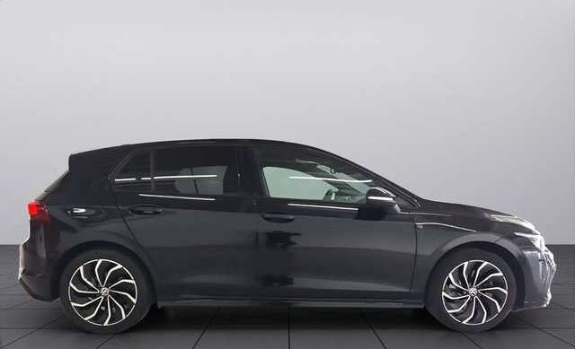 Volkswagen Golf VIII Lim. R-Line *Pano*LED*Navi*SHZ*Sounds*