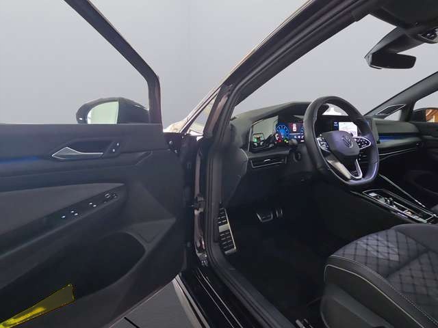 Volkswagen Golf VIII Lim. R-Line *Pano*LED*Navi*SHZ*Sounds*