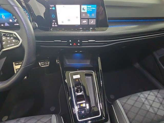 Volkswagen Golf VIII Lim. R-Line *Pano*LED*Navi*SHZ*Sounds*