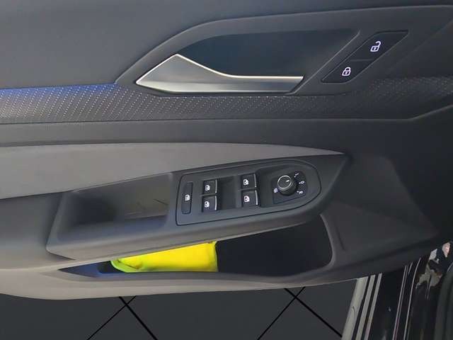 Volkswagen Golf VIII Lim. R-Line *Pano*LED*Navi*SHZ*Sounds*
