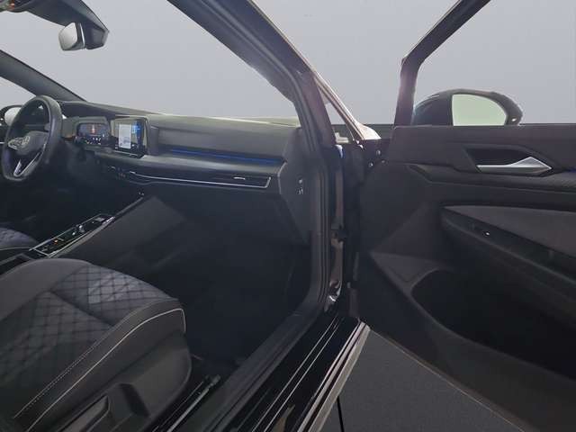 Volkswagen Golf VIII Lim. R-Line *Pano*LED*Navi*SHZ*Sounds*