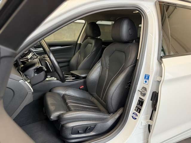 BMW 520 i Touring 5 J. Garantie AHK LEDER NAVI LIVE
