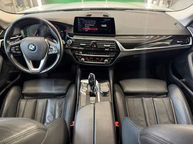 BMW 520 i Touring 5 J. Garantie AHK LEDER NAVI LIVE