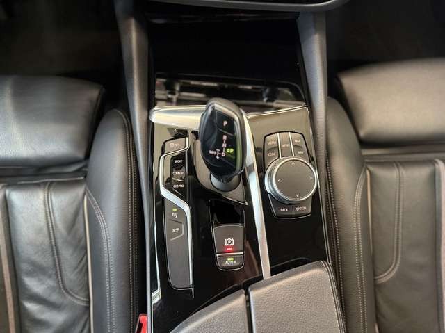 BMW 520 i Touring 5 J. Garantie AHK LEDER NAVI LIVE