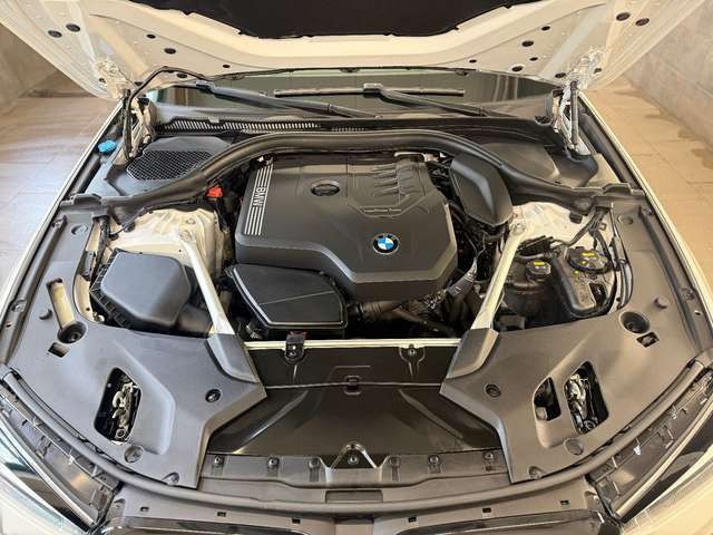 BMW 520 i Touring 5 J. Garantie AHK LEDER NAVI LIVE