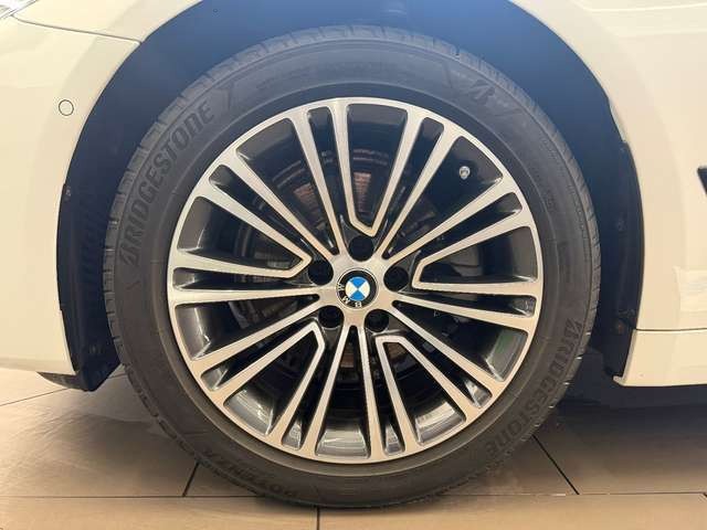 BMW 520 i Touring 5 J. Garantie AHK LEDER NAVI LIVE