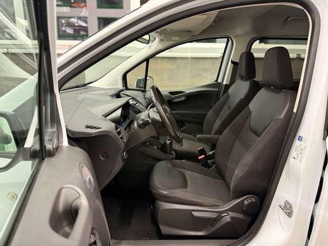 Ford Tourneo Courier SPORT SHZ NAVI KAMERA FSHZ PDC