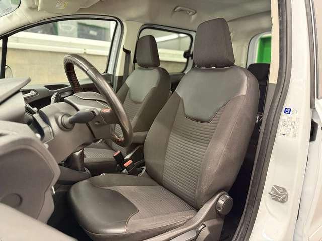 Ford Tourneo Courier SPORT SHZ NAVI KAMERA FSHZ PDC