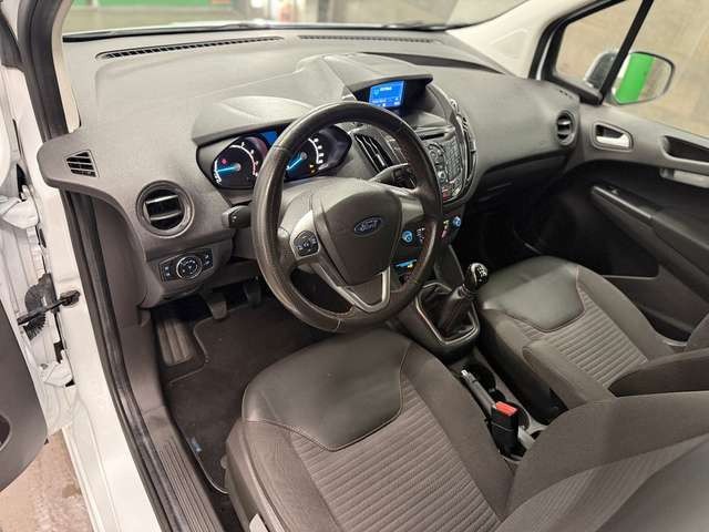 Ford Tourneo Courier 5 J. Garantie KAMERA FSHZ PDC