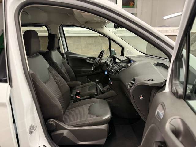 Ford Tourneo Courier 5 J. Garantie KAMERA FSHZ PDC