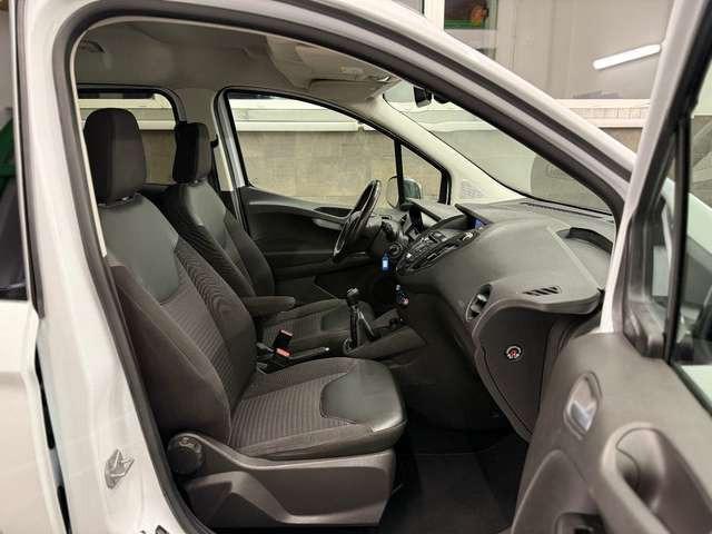 Ford Tourneo Courier SPORT SHZ NAVI KAMERA FSHZ PDC