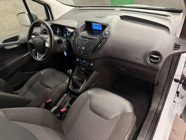 Ford Tourneo Courier SPORT SHZ NAVI KAMERA FSHZ PDC