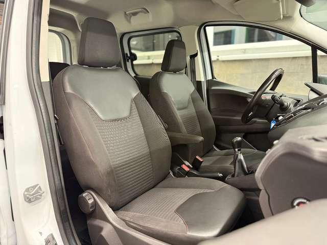 Ford Tourneo Courier SPORT SHZ NAVI KAMERA FSHZ PDC