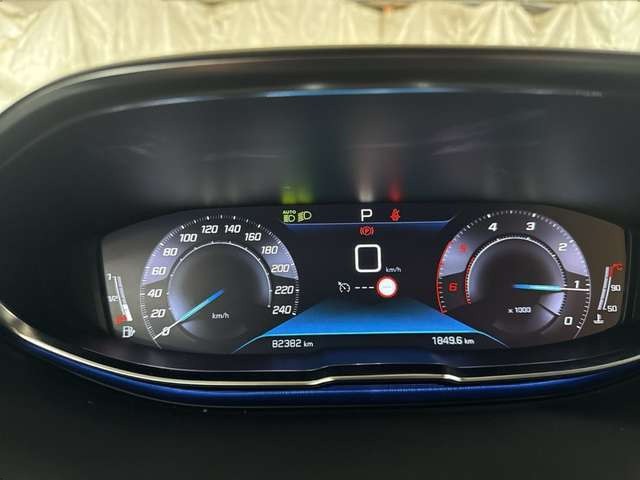 Peugeot 5008 2.0 BlueHDi Allure LED Navi Kamera AHK