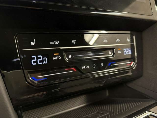Volkswagen Passat Variant 2.0 TDI Eleg. R-Line DSG*LED*NAVI*ACC Klima Navi