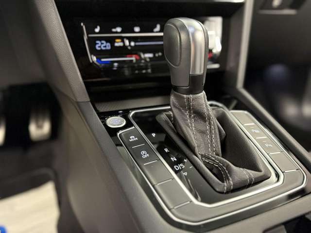 Volkswagen Passat Variant 2.0 TDI Eleg. R-Line DSG*LED*NAVI*ACC Klima Navi