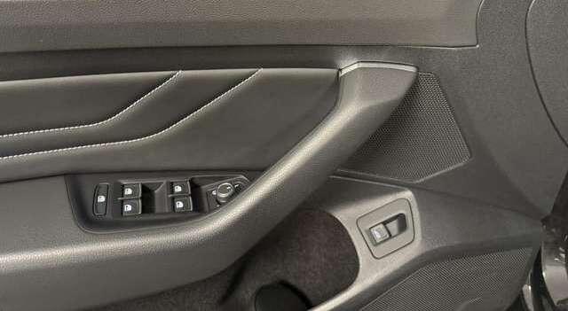 Volkswagen Passat Variant 2.0 TDI Eleg. R-Line DSG*LED*NAVI*ACC Klima Navi