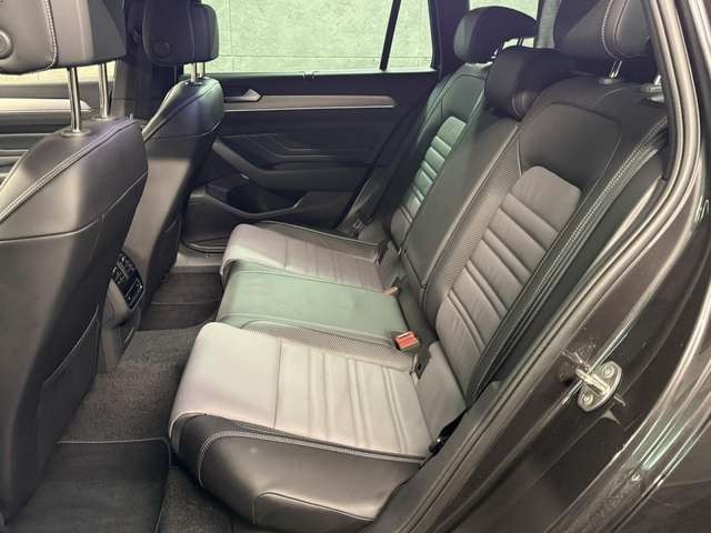 Volkswagen Passat Variant 2.0 TDI Eleg. R-Line DSG*LED*NAVI*ACC Klima Navi