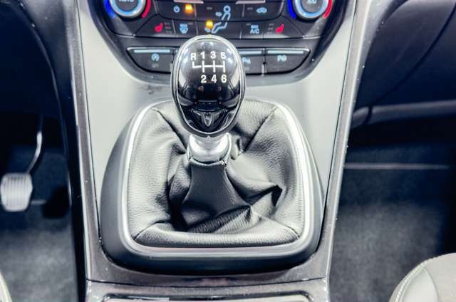 Ford Kuga Titanium 1,5 BENZIN*PDC*KLIMA*NAVI*CarPlay*