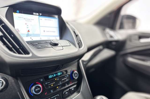 Ford Kuga Titanium 1,5 BENZIN*PDC*KLIMA*NAVI*CarPlay*