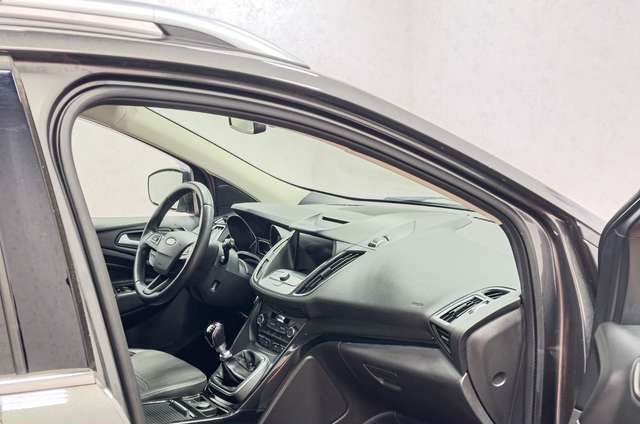 Ford Kuga Titanium 1,5 BENZIN*PDC*KLIMA*NAVI*CarPlay*