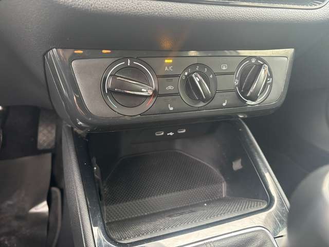 Skoda Fabia Ambition*KAMERA*CARPLAY*SITZ.HZ.*LED*TEMPOMAT*UVM