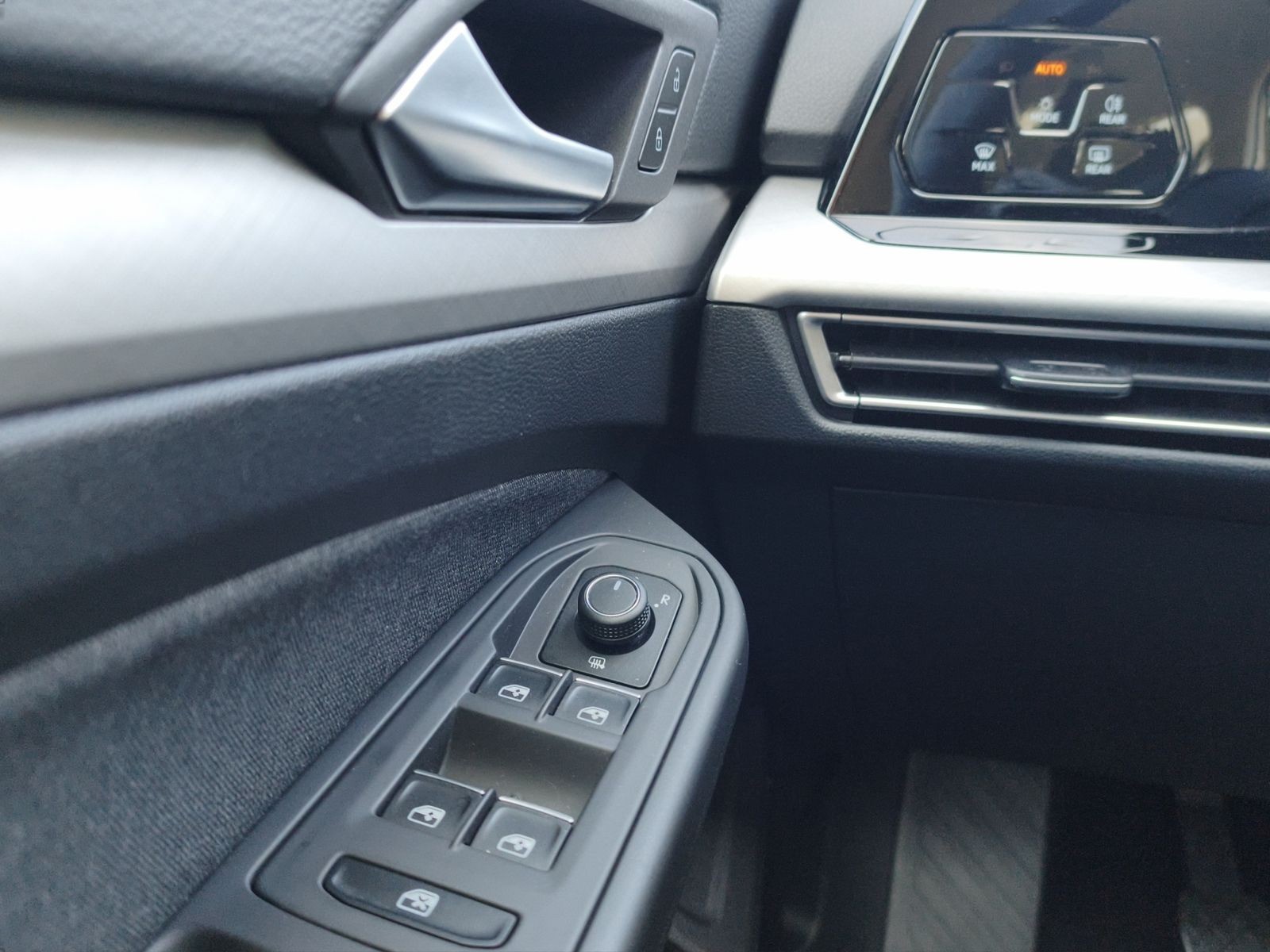 Volkswagen Golf VIII Variant Life/RFK/Navi/LED/LHZ/SHZ/Einp