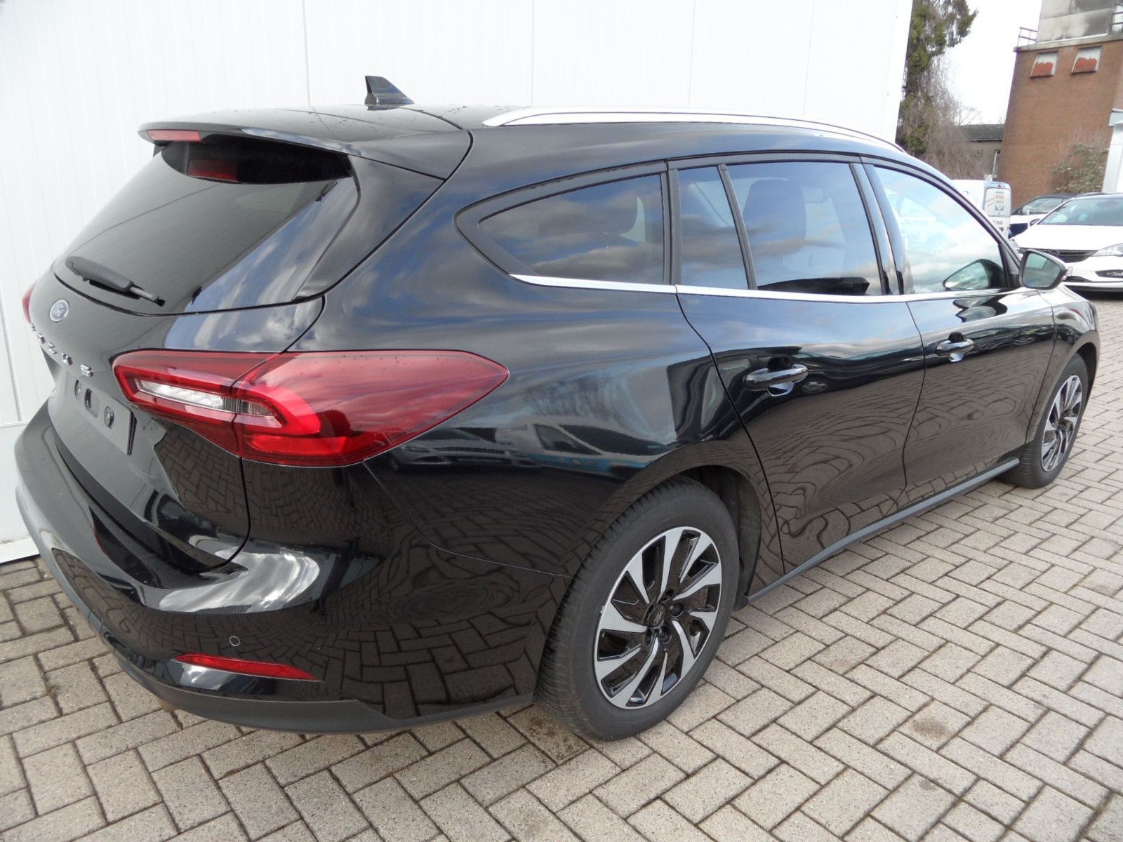 Ford Focus 1,0 Turnier Titanium+Navi+Sitzhzg.