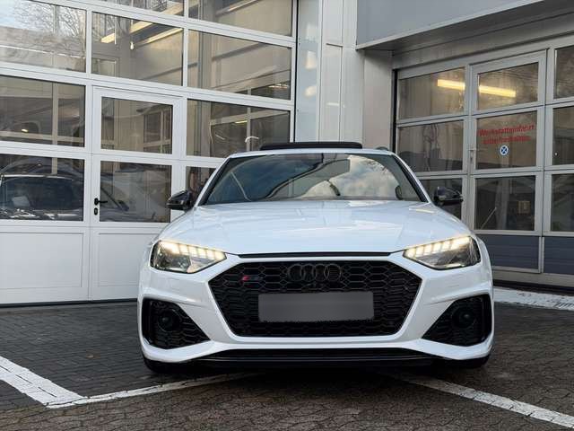 Audi RS4 Q/PANO/RAUTE/360°CAM/MASSAGE/B&O/HUD
