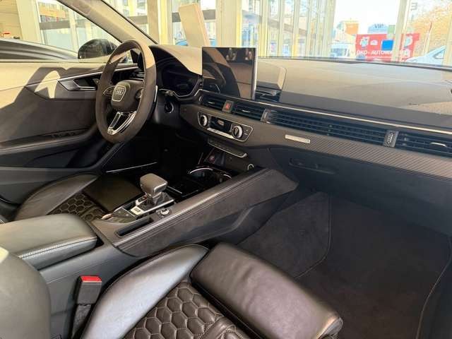Audi RS4 Q/PANO/RAUTE/360°CAM/MASSAGE/B&O/HUD