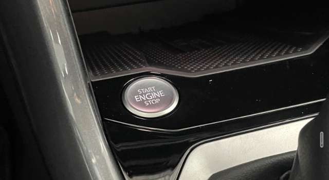 Volkswagen T-Roc Style 1.5 TSI Navi ACC  el.Hecklappe IQ-Light Kame