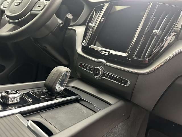 Volvo XC60 Momentum Pro 2WD 