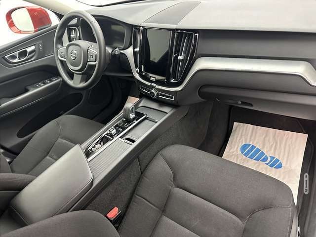 Volvo XC60 Momentum Pro 2WD 