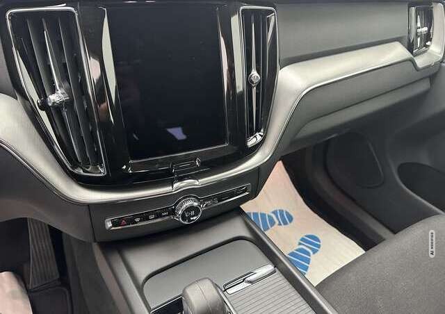 Volvo XC60 Momentum Pro 2WD 