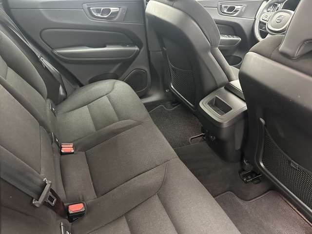 Volvo XC60 Momentum Pro 2WD 