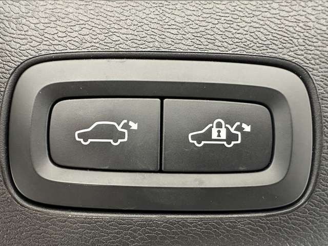 Volvo XC60 Momentum Pro 2WD 