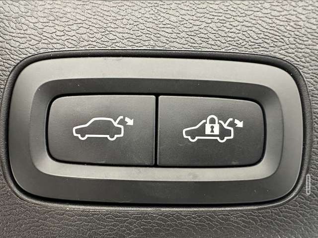 Volvo XC60 Momentum Pro 2WD 