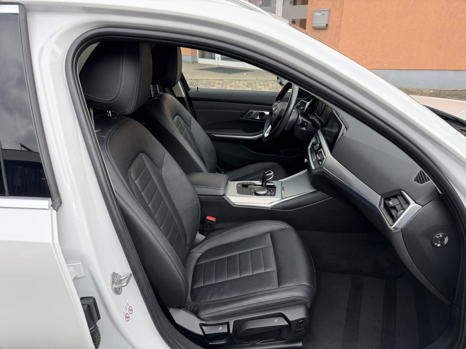 BMW 330 xDrive Touring Luxury HeadUp LED Sport ActiveGuard+