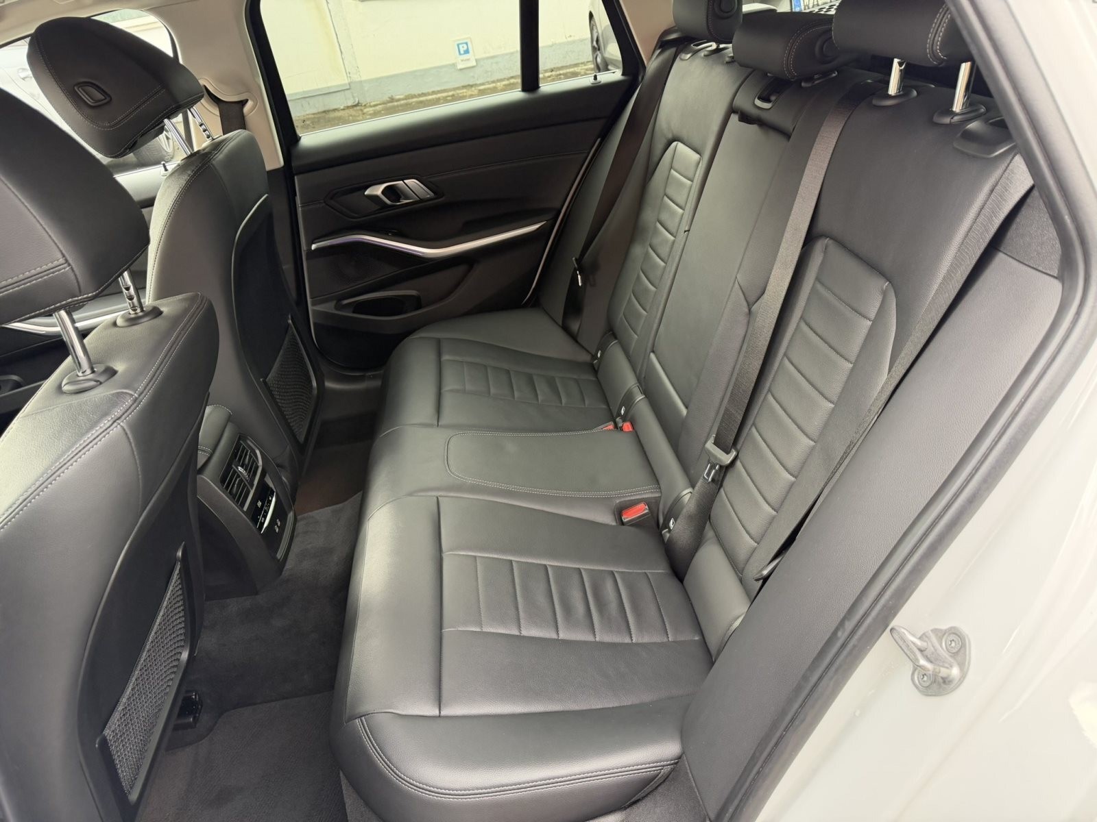 BMW 330 xDrive Touring Luxury HeadUp LED Sport ActiveGuard+