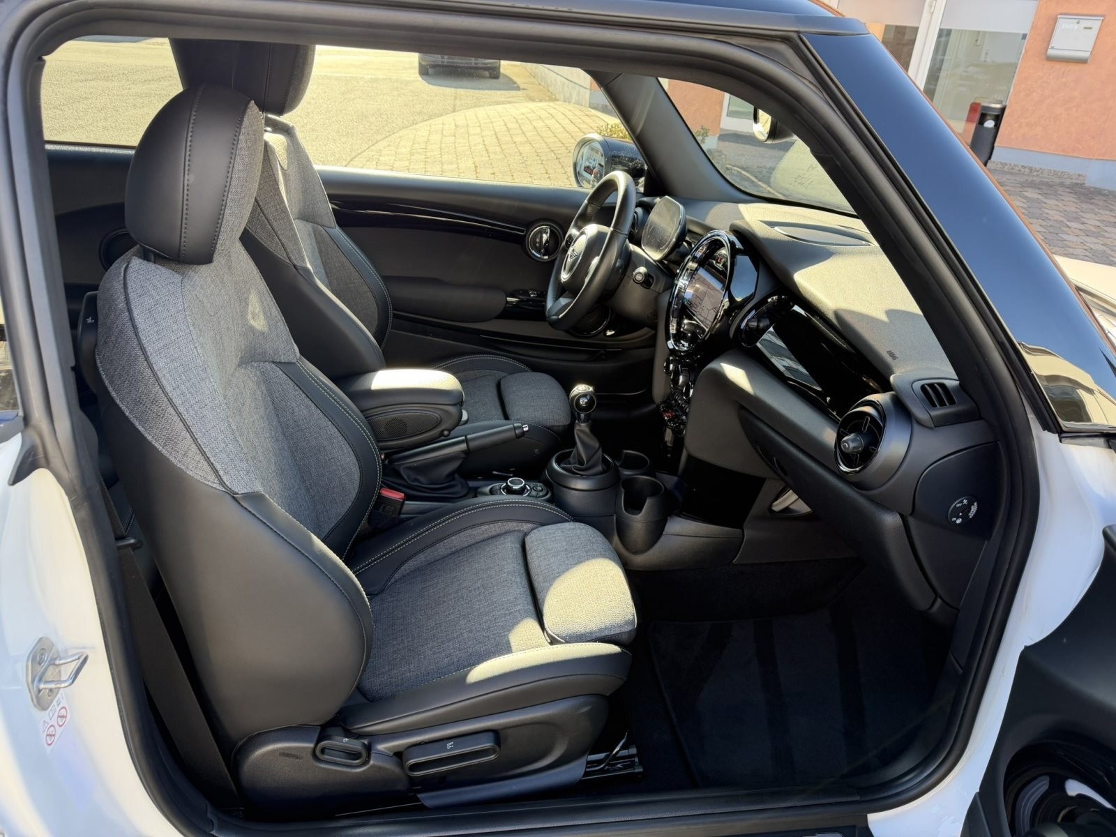 MINI Cooper Classic Trim Sport LED DrivingAss Sport