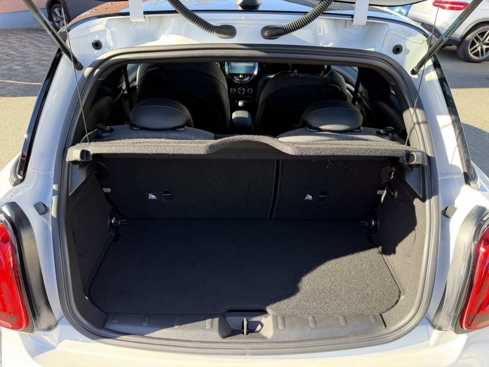 MINI Cooper Classic Trim Sport LED DrivingAss Sport