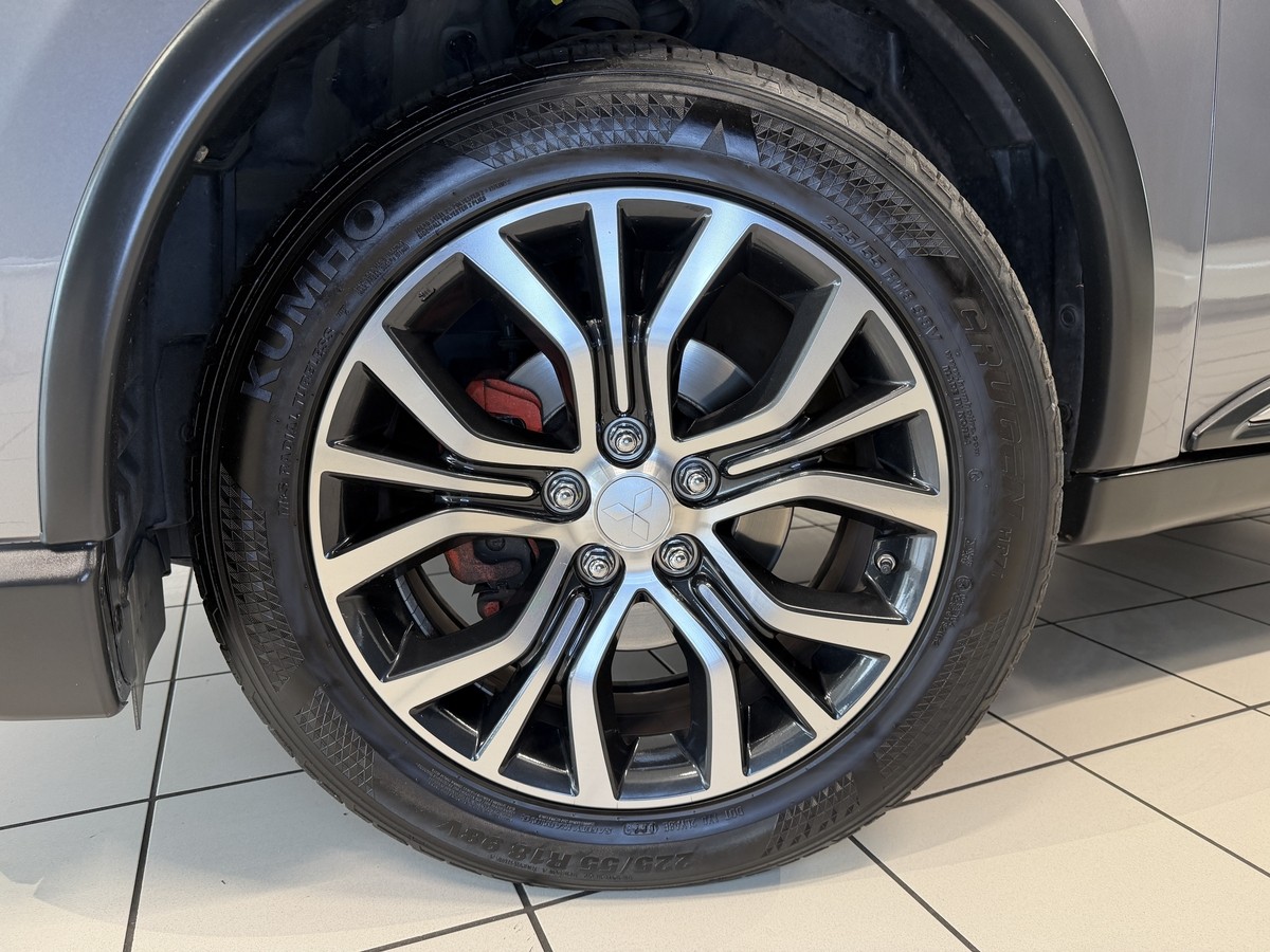 Mitsubishi Outlander 2.2 DI-D Top 4WD*7Sitzer*AHK*