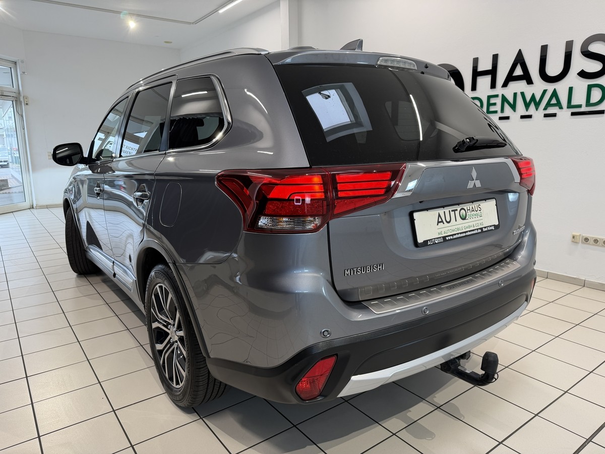 Mitsubishi Outlander 2.2 DI-D Top 4WD*7Sitzer*AHK*