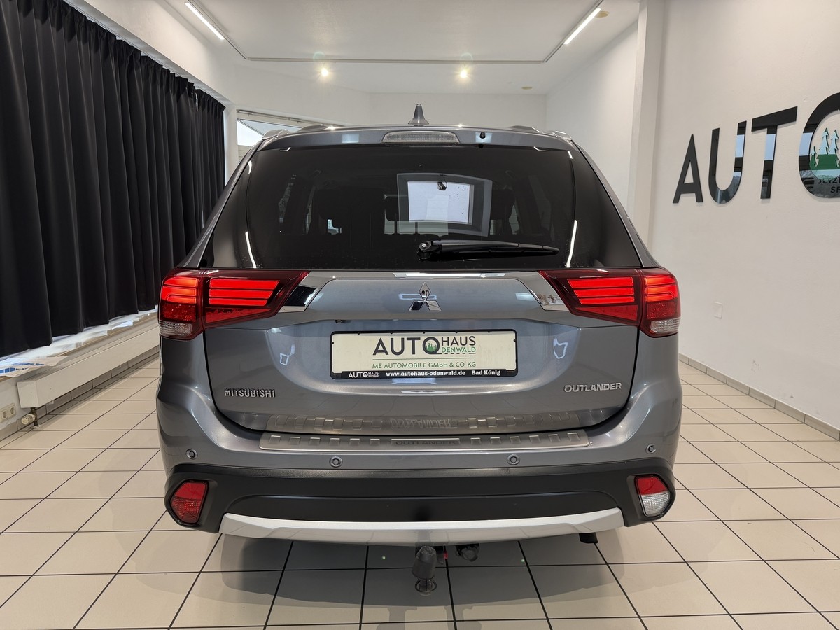 Mitsubishi Outlander 2.2 DI-D Top 4WD*7Sitzer*AHK*