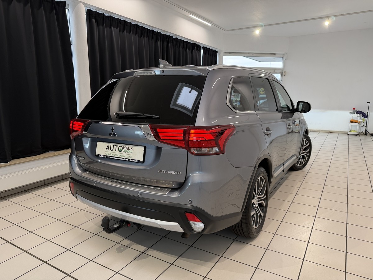 Mitsubishi Outlander 2.2 DI-D Top 4WD*7Sitzer*AHK*