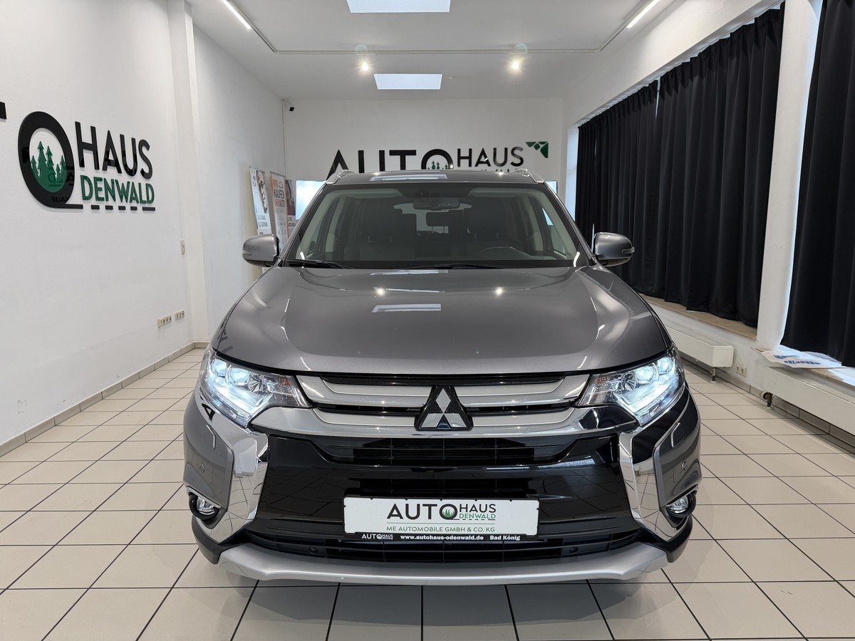 Mitsubishi Outlander 2.2 DI-D Top 4WD*7Sitzer*AHK*