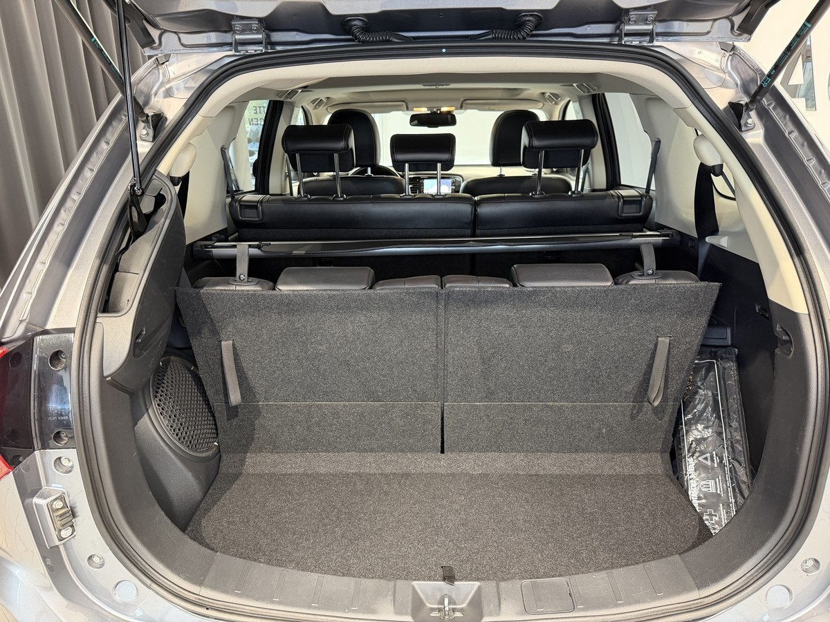 Mitsubishi Outlander 2.2 DI-D Top 4WD*7Sitzer*AHK*